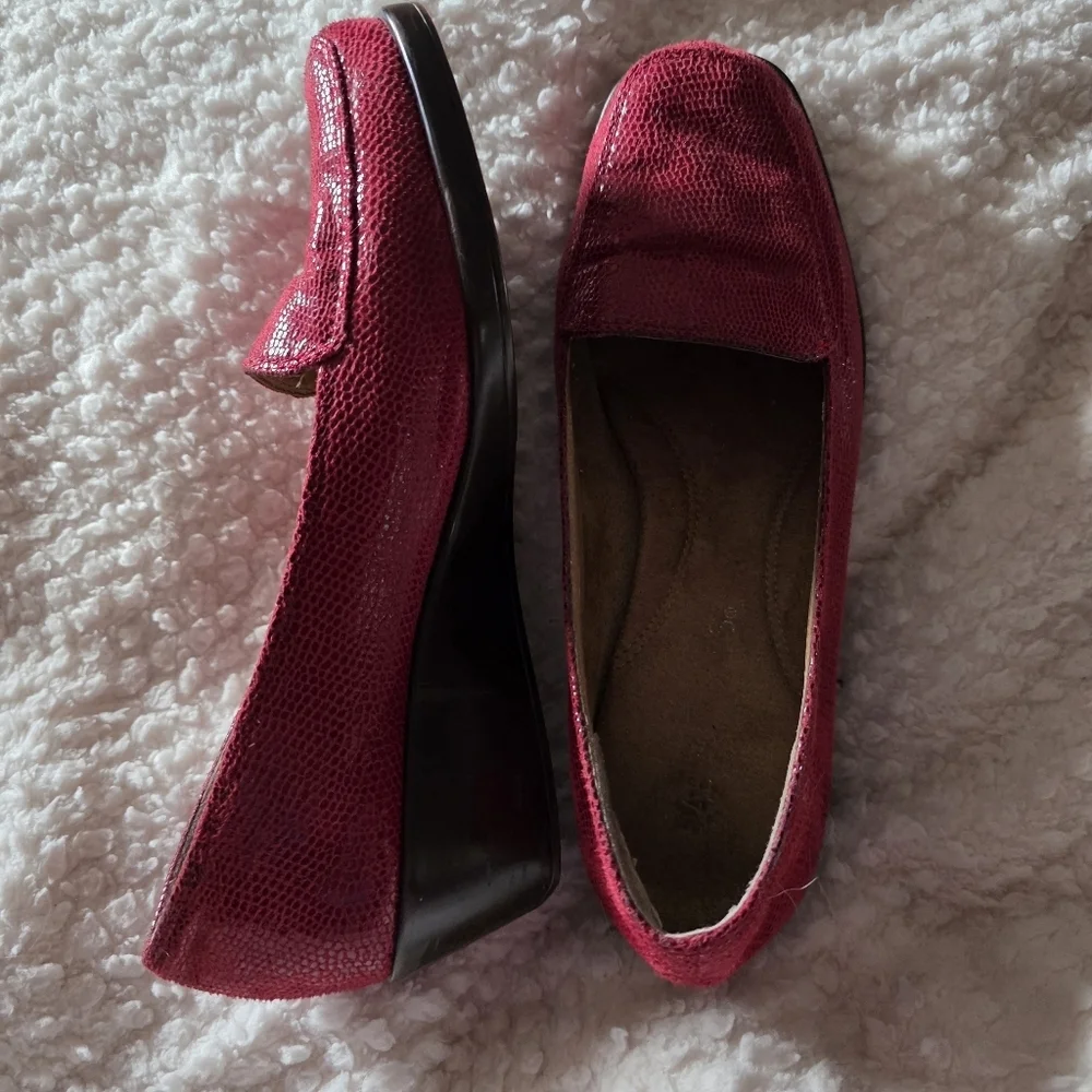 Aerosoles Red Textured Loafers Wedge Comfort Slip On Size 6.5